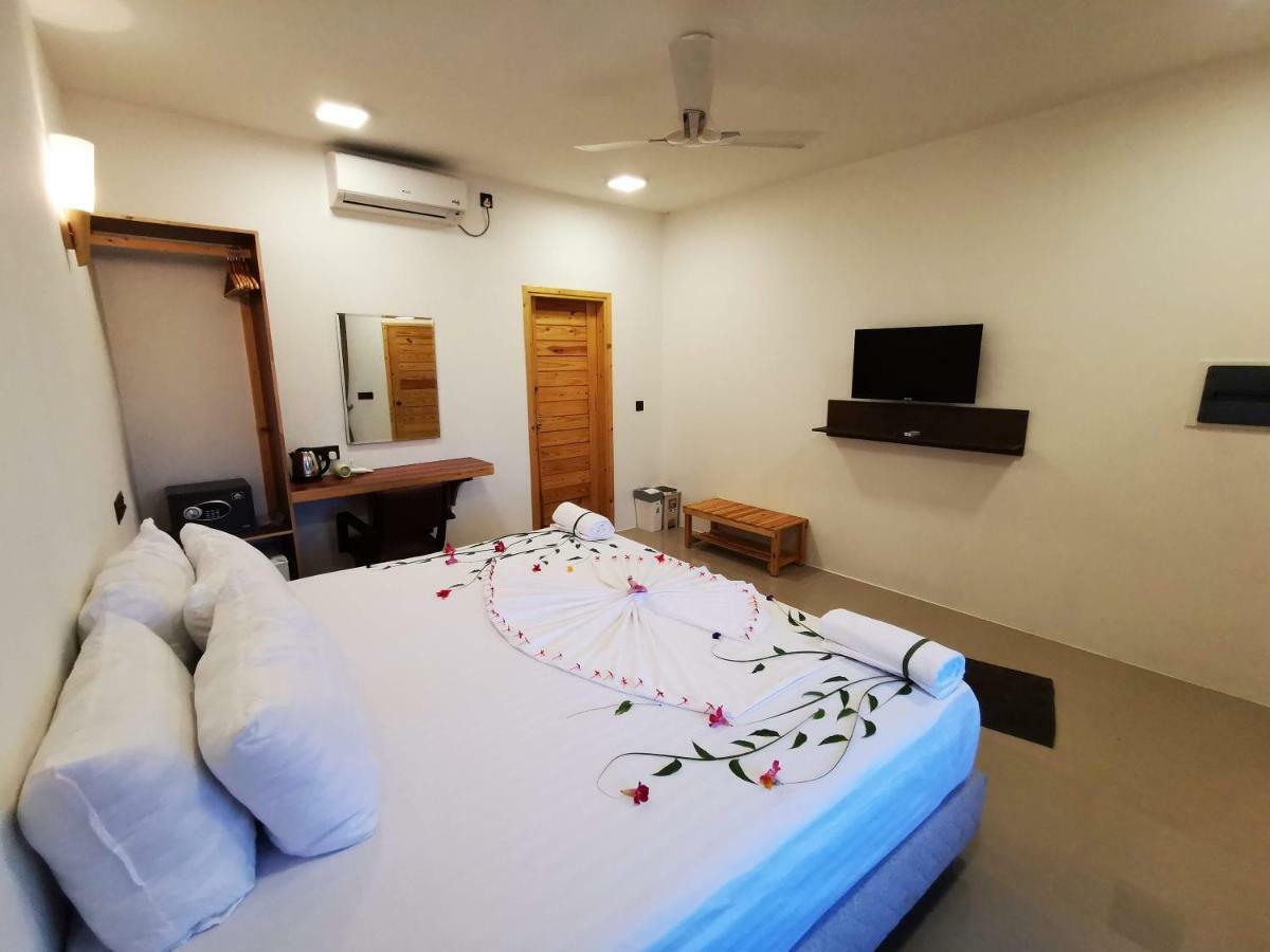Thila Farm View Hotel Thoddoo Bagian luar foto