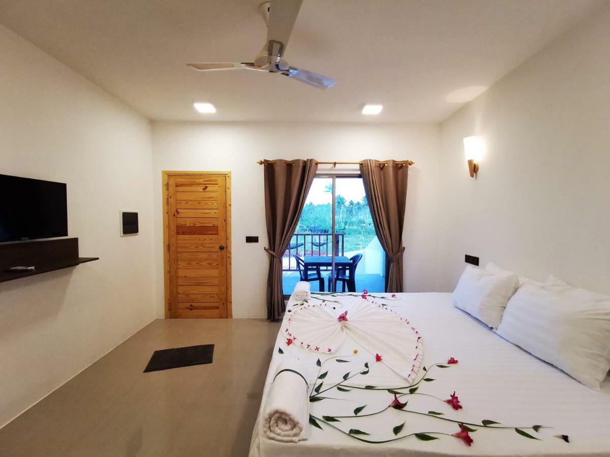 Thila Farm View Hotel Thoddoo Bagian luar foto